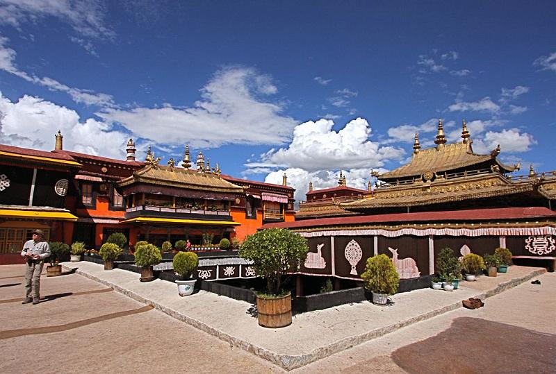 024 Peter in Jo-kang Temple.jpg